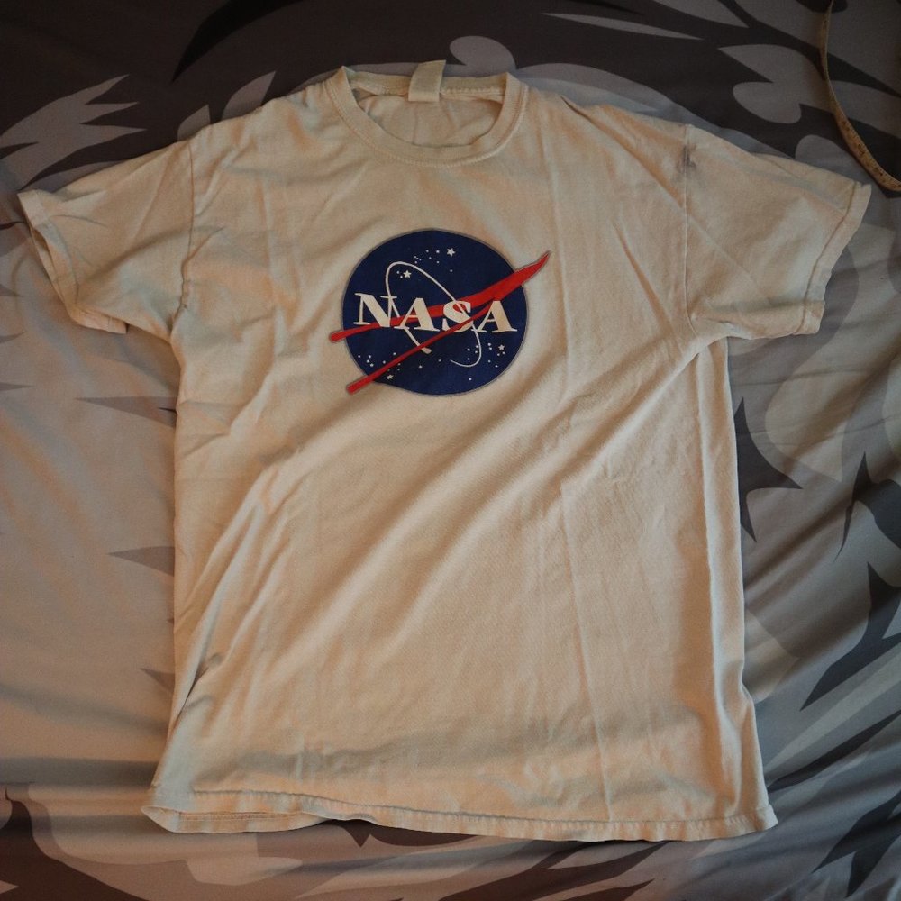 Classic NASA Tshirt Size Medium 19" 26"